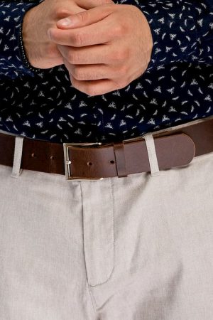 La ceinture de style vintage en cuir boucle carrée